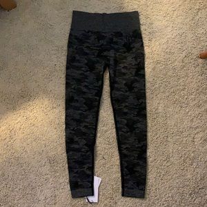 Gymshark leggings - black camo seamless leggings